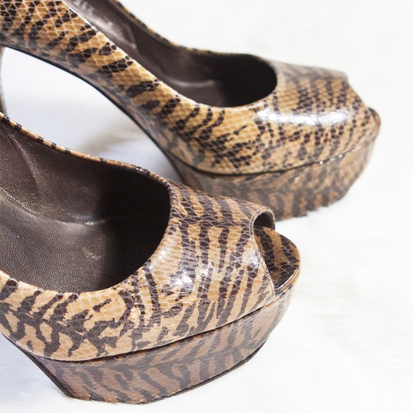 Stuart Weitzman Python Peep Toe Platform Pump - Picture 7 of 8